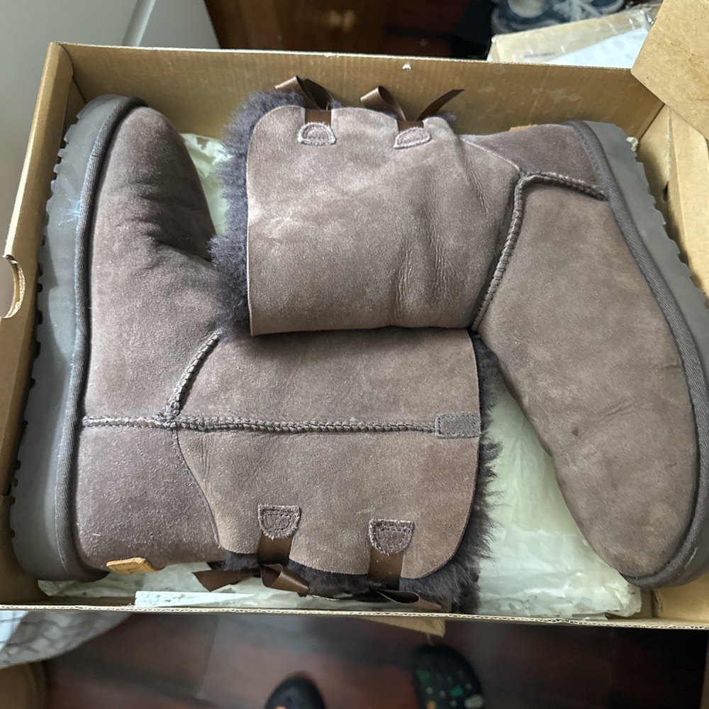 Uggs boots brown